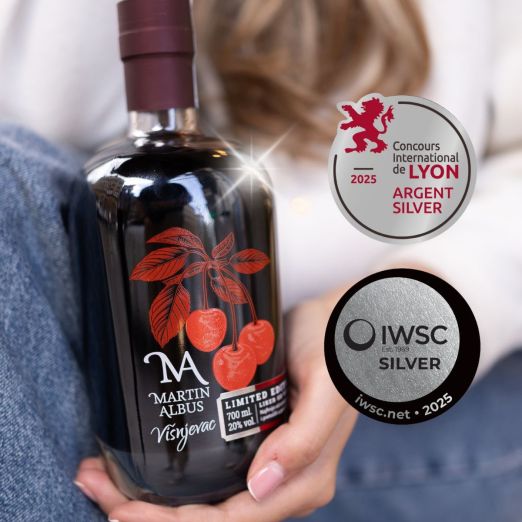 Sour cherry liqueur